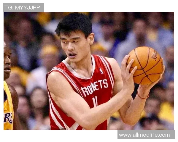 姚明从篮球新星到国际巨星的传奇生涯与影响力探讨