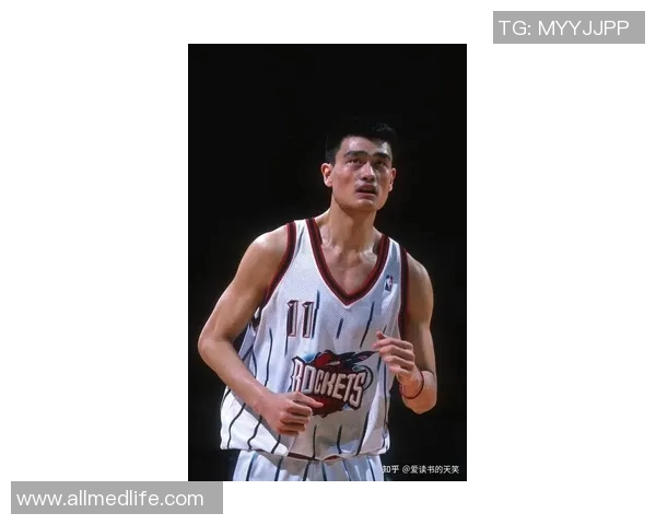 姚明在篮球界的影响力与成就评析：从球场传奇到文化桥梁的多重角色