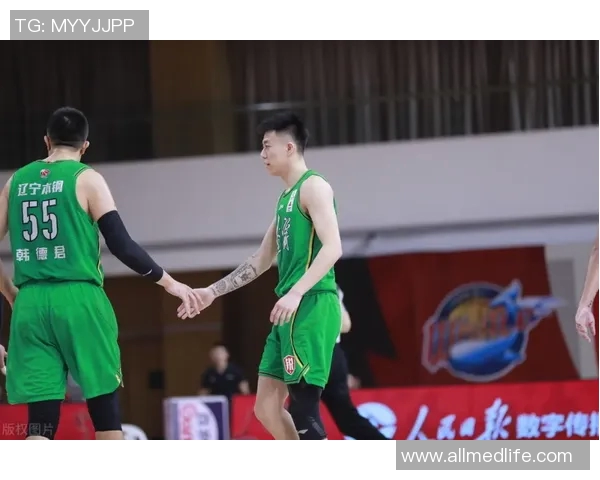 姚明首次训练展现天赋与努力引发球迷热议与期待