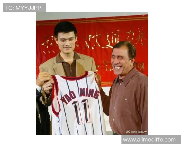 姚明队友回顾:那些年与他并肩作战的篮球传奇与故事 姚明队友回顾:那些年与他并肩作战的篮球传奇与故事