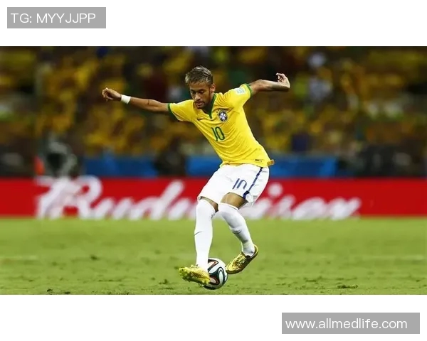 足球明星过人技巧惊艳全场引发球迷热议与赞叹