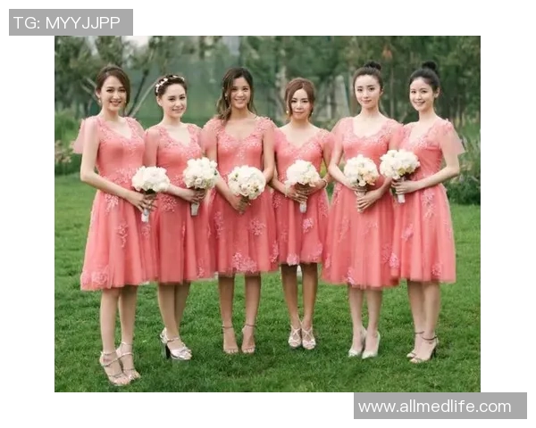 杨颖与足球明星同框合影展现运动魅力与时尚风采的精彩瞬间