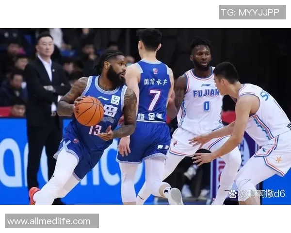 特别嗨的篮球明星们如何在赛场上展现个人魅力与团队精神